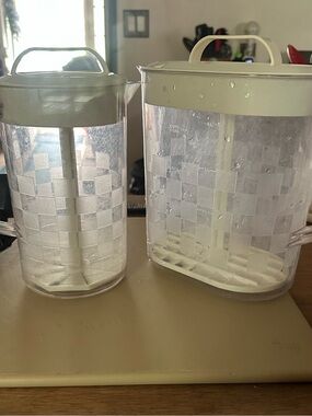 Clear Checkered Plastic Pitcher pampered chef half gallon and gallon. Set of 2
